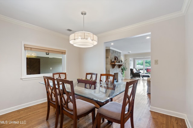 7300 W Shahkoka Dr, Olive Branch, MS 38654 - dining area featuring baseboards, ornamental molding, and wood finished floors