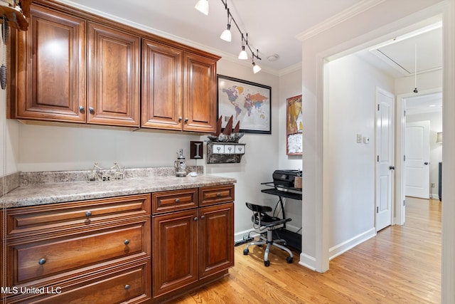 7300 W Shahkoka Dr, Olive Branch, MS 38654 - bar area featuring light wood finished floors, baseboards, and ornamental molding