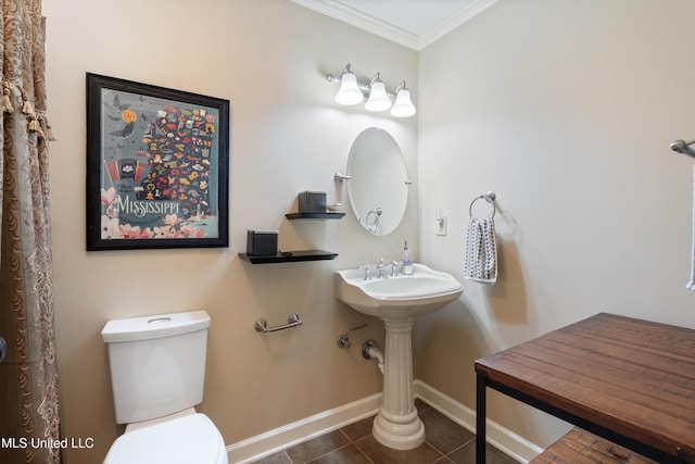 7300 W Shahkoka Dr, Olive Branch, MS 38654 - bathroom featuring crown molding, baseboards, toilet, and tile patterned flooring