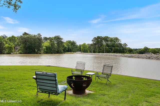 7300 W Shahkoka Dr, Olive Branch, MS 38654 - view of grassy yard with a water view