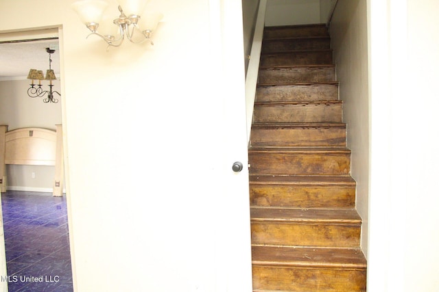 stairway featuring a chandelier, arched walkways, and crown molding