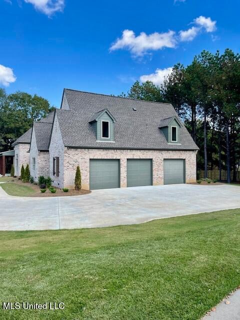 view of front of home with a garage and a front yard