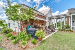 381 Parkinson Rd, Flora, MS 39071 - rear view of property with a lawn