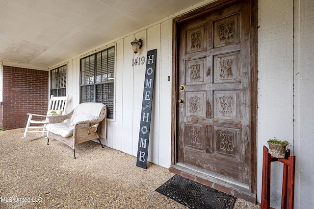 entrance to property featuring covered porch