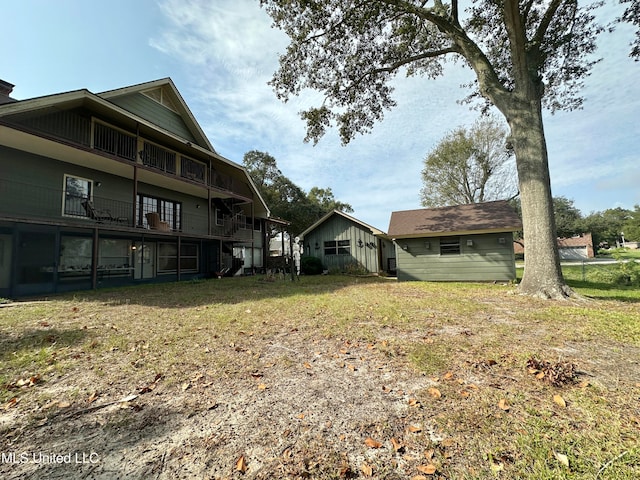 view of yard with a balcony