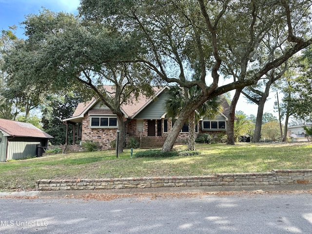 view of front of house with a front lawn