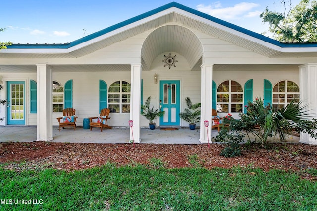 property entrance with covered porch