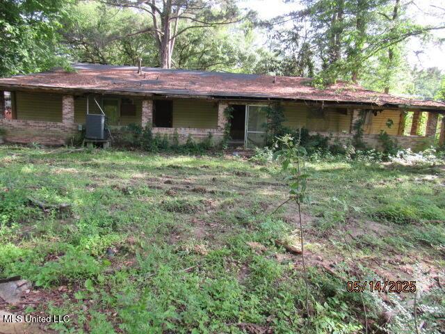 638 Elmwood Cir, Jackson, MS 39206 - view of front of house featuring cooling unit and brick siding