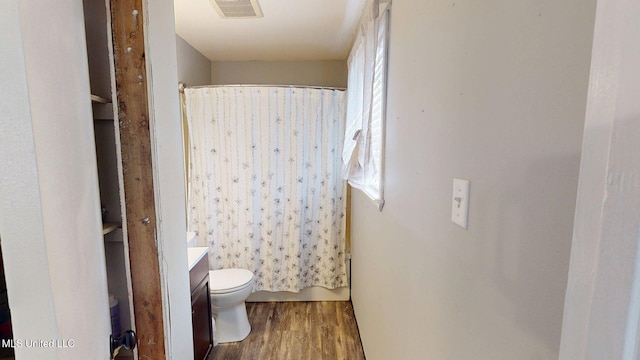 6400 Hans Rd, Moss Point, MS 39562 - full bathroom featuring wood finished floors, vanity, toilet, and curtained shower