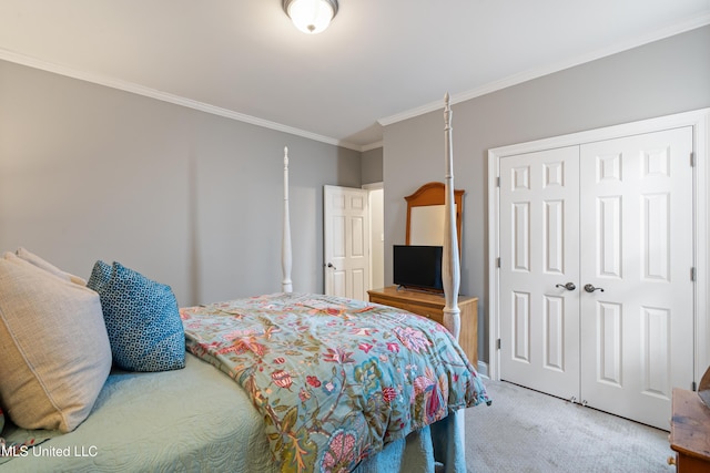 2038 Nottaway Dr, Southaven, MS 38672 - bedroom with carpet, crown molding, and a closet