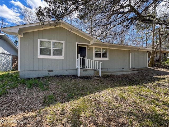 ranch-style house with crawl space