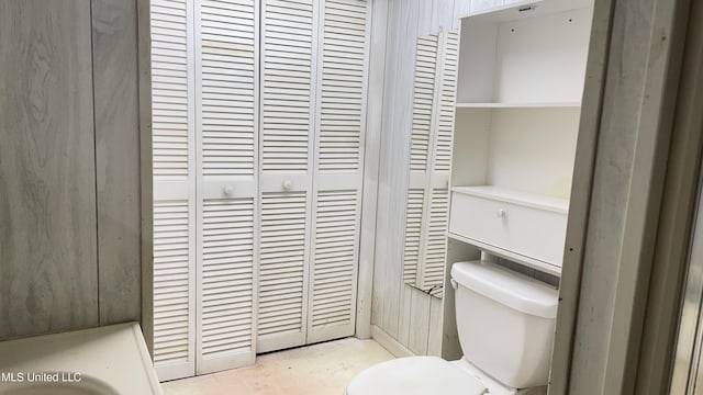 bathroom featuring toilet