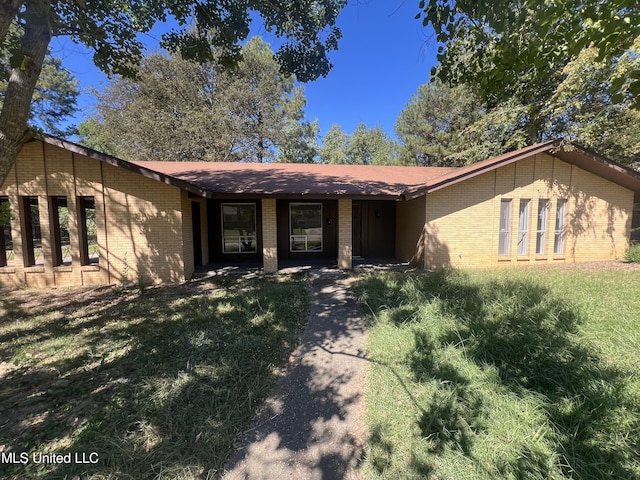 4224 Cypress Dr, Jackson, MS 39212 - single story home with brick siding