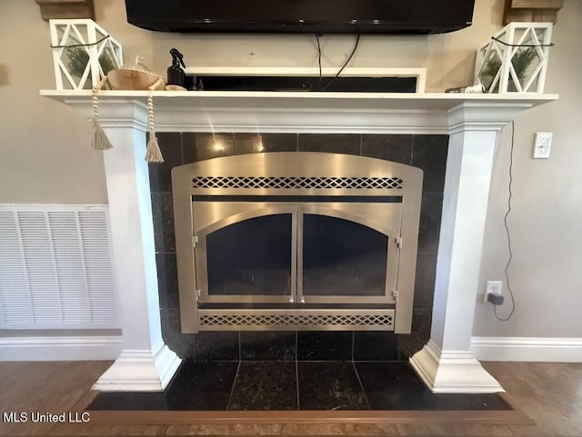 room details with baseboards, visible vents, and ornate columns