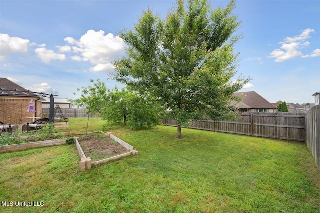 view of yard featuring a vegetable garden