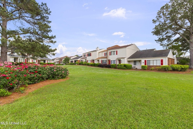 view of yard with a residential view
