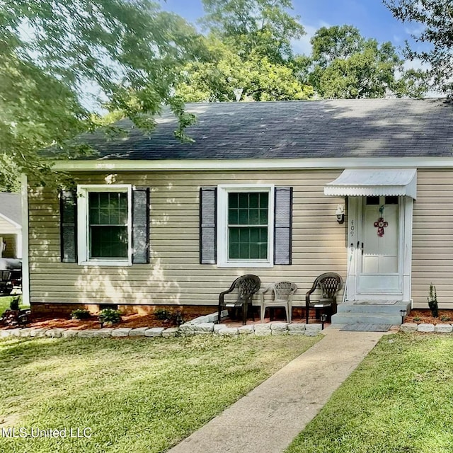 ranch-style home with a front lawn