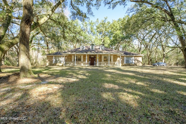 view of front of home featuring a front lawn and a porch