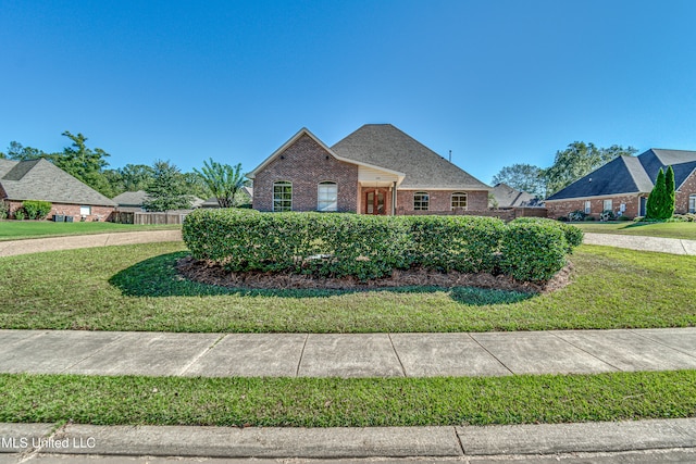 view of front of home featuring a front lawn