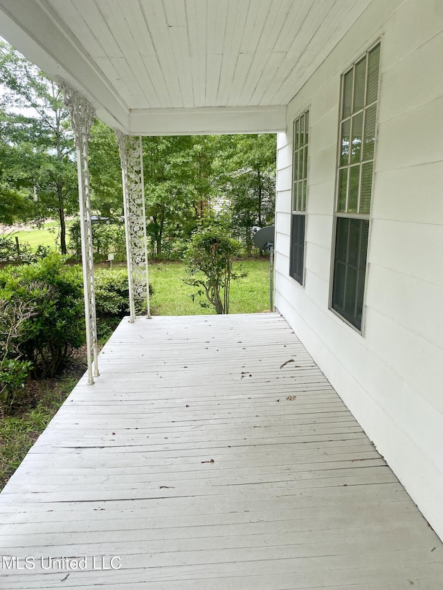 613 Georgetown St, Hazlehurst, MS 39083 - view of deck