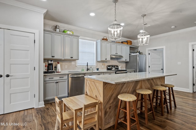 kitchen with stainless steel appliances, a center island, and gray cabinets