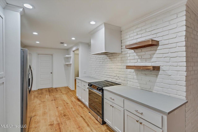 102 Holly Trl, Brandon, MS 39047 - kitchen featuring appliances with stainless steel finishes, white cabinetry, light wood-type flooring, light countertops, and crown molding