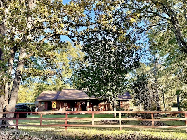 view of home's community featuring a yard