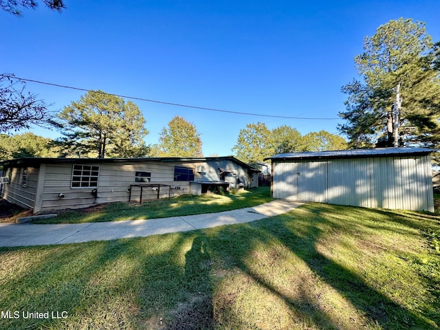 exterior space featuring a front yard