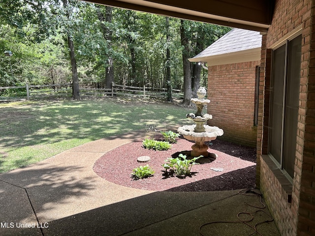 8136 Saddlebrook Cv, Olive Branch, MS 38654 - fenced backyard featuring a patio area