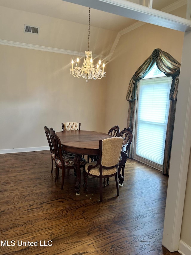 8136 Saddlebrook Cv, Olive Branch, MS 38654 - dining area with crown molding, a chandelier, vaulted ceiling, and dark wood finished floors