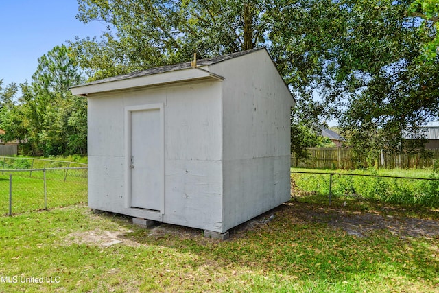 view of outdoor structure with a yard