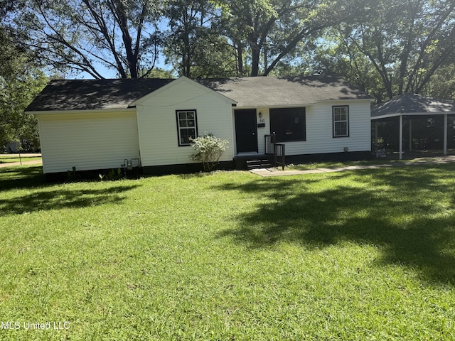661 Robinhood Rd, Jackson, MS 39206 - view of front of house featuring a front yard and a carport