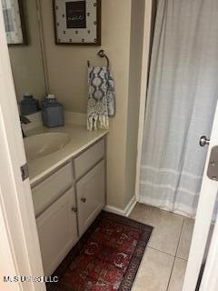 41 Cross Creek Dr, Hernando, MS 38632 - full bathroom featuring tile patterned flooring, curtained shower, vanity, and baseboards