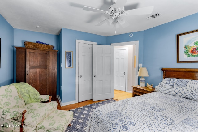 bedroom featuring a closet, light wood-type flooring, and ceiling fan