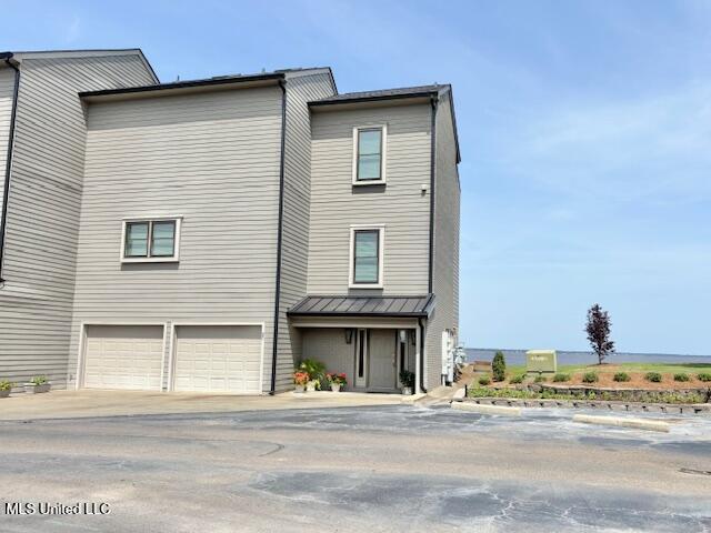 21 Breakers Ln, Ridgeland, MS 39157 - view of front of property with a garage and concrete driveway
