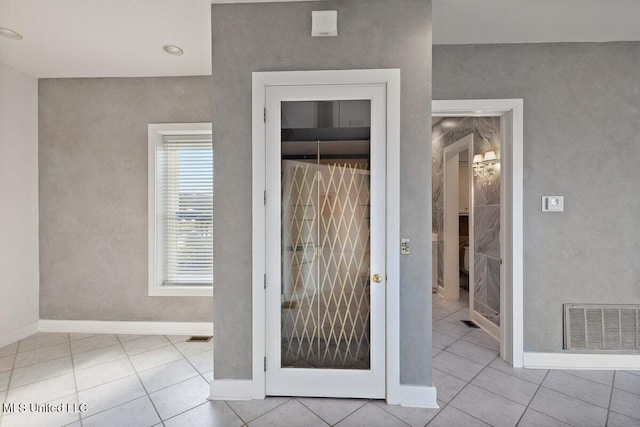 21 Breakers Ln, Ridgeland, MS 39157 - tiled foyer featuring baseboards