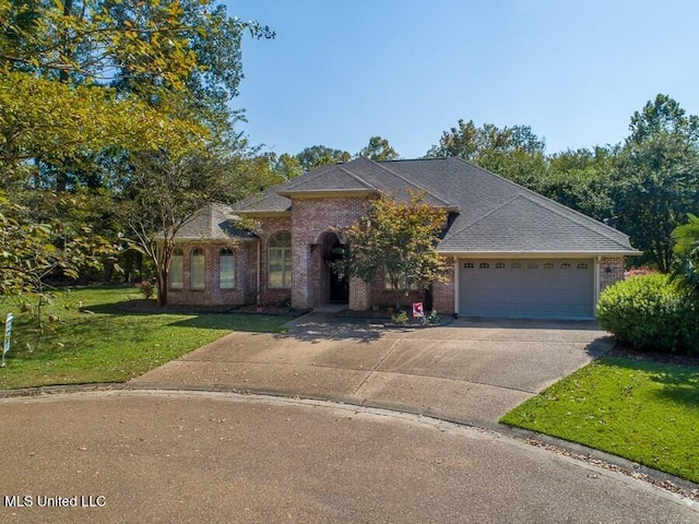 view of front of house featuring a front yard and a garage