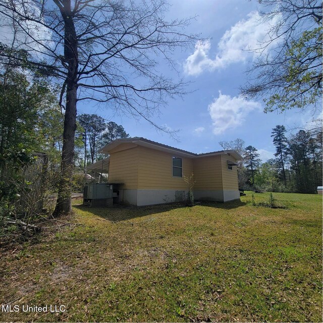 view of side of property with a lawn