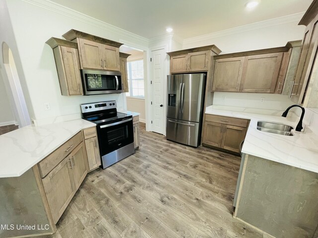 188 E Byhalia Creek Farms Rd, Byhalia, MS 38611 - kitchen with stainless steel appliances, a sink, light wood-style flooring, crown molding, and light stone counters
