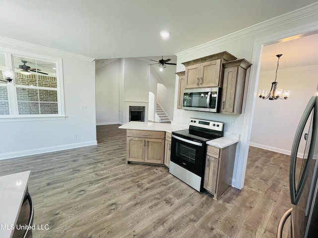 188 E Byhalia Creek Farms Rd, Byhalia, MS 38611 - kitchen with appliances with stainless steel finishes, ceiling fan, open floor plan, baseboards, and crown molding