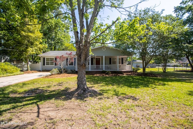 5100 Monroe Ave, Gulfport, MS 39507 - view of front facade with driveway, a front lawn, covered porch, and fence