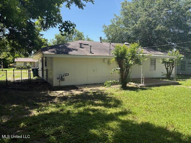 1108 W President Ave, Greenwood, MS 38930 - back of property with a patio area