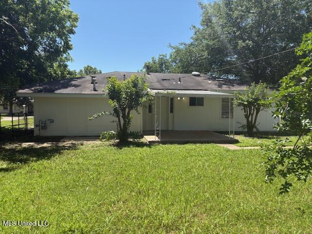 1108 W President Ave, Greenwood, MS 38930 - back of property featuring a patio area and a yard
