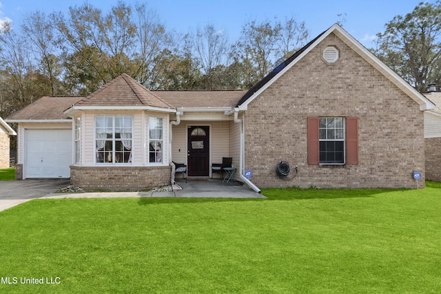 view of front facade featuring a garage and a front yard