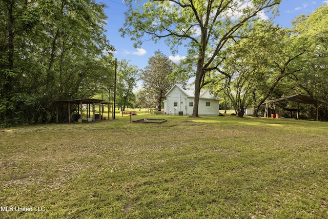 view of yard featuring a carport