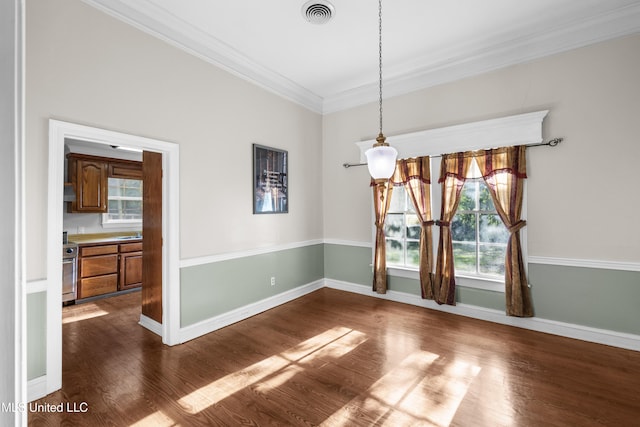 unfurnished dining area featuring crown molding, visible vents, baseboards, dark wood-type flooring, and a notable chandelier