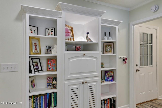 room details featuring crown molding