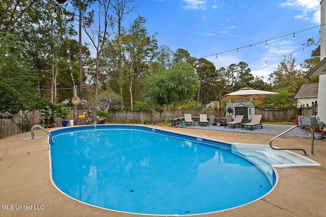 view of swimming pool featuring a patio