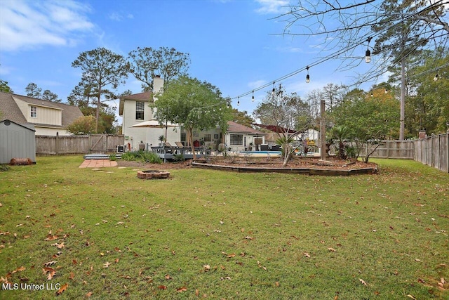 view of yard featuring a fire pit