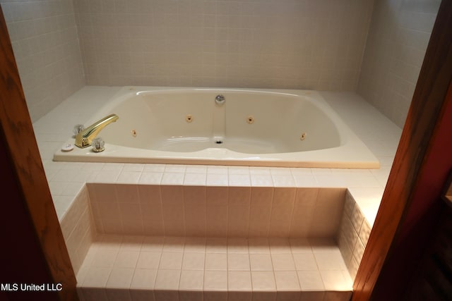 2440 E Church Rd, Southaven, MS 38671 - bathroom featuring a tub with jets